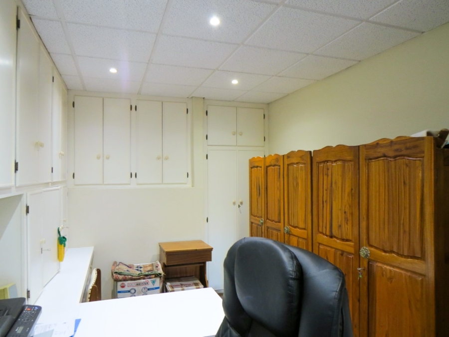 4 Bedroom Property for Sale in Heuwelsig Free State